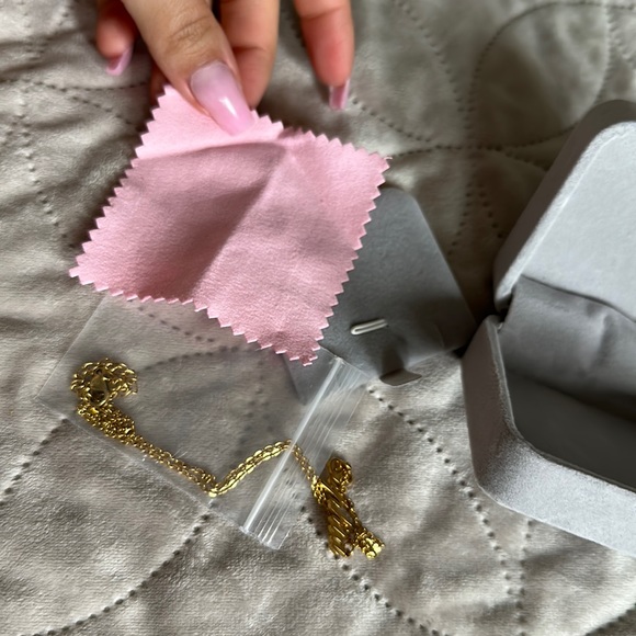 BRAND NEW 14K gold plated SOPHIE name plate necklace in script - Picture 4 of 4